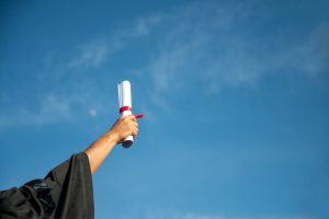 Uso del linguaggio del corpo durante il discorso di laurea